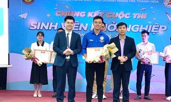 Máy lột vỏ trứng chim cút tự động của chàng sinh viên