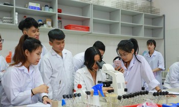 Sinh viên băn khoăn trước việc trở lại trường học trực tiếp