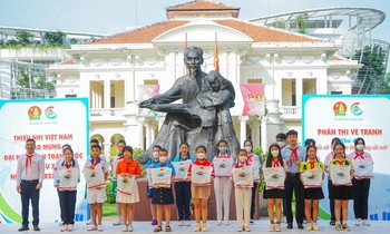 Khai mạc triển lãm tranh với chủ đề ‘Thiếu nhi Việt Nam lớn lên cùng đất nước’