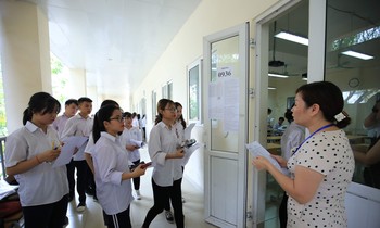 Hộ khẩu một nơi, học THPT một nơi, điểm ưu tiên khu vực tính thế nào?