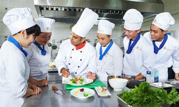 Nhà hàng cao cấp tại TPHCM nấu món độc, giảm giá nhân dịp Tết cổ truyền