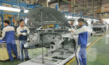 Công nhân TC Motor lắp ráp xe ô tô tại nhà máy ở Ninh Bình. Ảnh: Tuấn Nguyễn