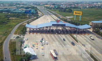 Cận cảnh xe thông các chốt trực cửa ngõ Hà Nội sau khi được phân 'luồng xanh'