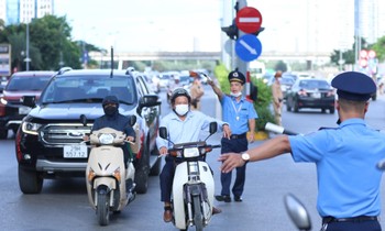 Tổ chức phân luồng giao thông mới ở Hà Nội đang diễn ra thế nào?