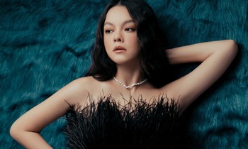 Đáp trả tin đồn đã sinh con, 'nữ hoàng ballad Việt' tung loạt ảnh bầu vượt mặt 'cực nóng'