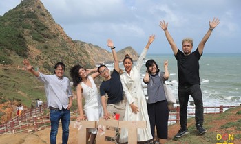 Hoa hậu H'Hen Niê và loạt nghệ sĩ nổi tiếng tham gia Đón Tết cùng VTV 2021 - Đi theo bóng Mặt trời