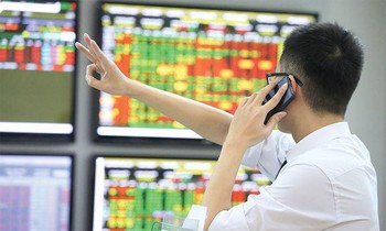 VN-Index hiện ở vùng 1.340 điểm, và được dự báo quay lại đỉnh cũ 1.420 điểm ngay trong tháng 8 (Ảnh minh hoạ)