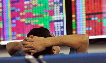 Công ty chứng khoán bán mạnh, phiên đầu tuần 'ngập' sắc đỏ?