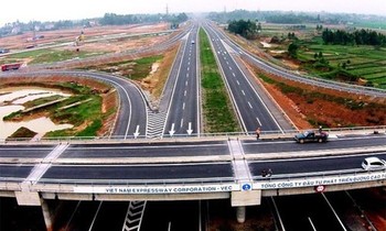 Đầu tư công giải ngân 'rùa bò', các bộ đề xuất thúc tiến độ