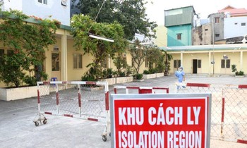 Nam sinh viên mắc COVID-19 về nhà, Long An phong tỏa 117 hộ dân