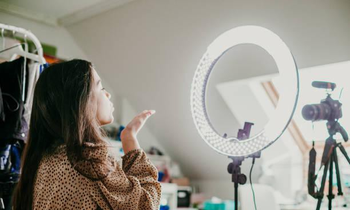 Teen cuối cấp sáng tạo nhiều loại lưu bút online “chuẩn Gen Z”: Có ảnh, có file có cả clip