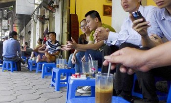 Hàng ăn uống nhiều phường ở trung tâm Hà Nội được bán hàng tại chỗ