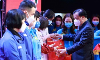Hà Nội chi hơn 200 tỷ hỗ trợ công nhân, người lao động dịp Tết