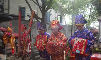 Dâng hương kỷ niệm 594 năm ngày vua Lê Thái Tổ đăng quang