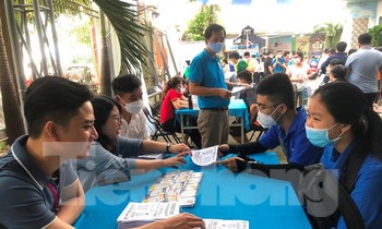 Doanh nghiệp chiêu mộ lao động bằng lương 'khủng'