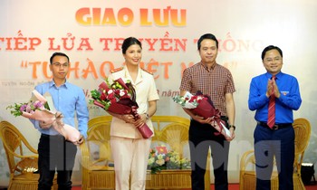 Thi đua tự hào tiến bước dưới cờ Đảng