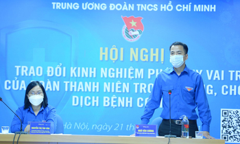 Anh Ngô Văn Cương - Bí thư T.Ư Đoàn và Chị Nguyễn Thị Thu Vân - Trưởng Ban Thanh niên Nông thôn T.Ư Đoàn chủ trì hội nghị. Ảnh: DƯƠNG TRIỀU.