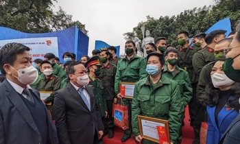 Tuyên dương thanh niên xuất ngũ và nhập ngũ tiêu biểu