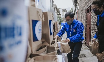 Hàng ngàn gói thực phẩm đến với người có hoàn cảnh khó khăn trong dịch COVID-19
