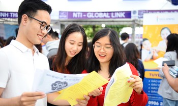 Sôi động Ngày hội Tư vấn hướng nghiệp dành cho học sinh