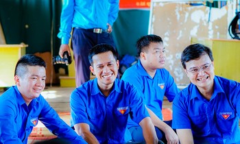 Sinh viên tham gia "Mùa Hè Xanh" thể hiện tính trách nhiệm vì cộng đồng