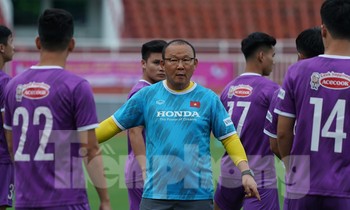 Đội tuyển Việt Nam có buổi tập đầu tiên trên sân Thống Nhất