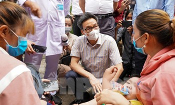Phó Thủ tướng Vũ Đức Đam: 'Để dịch sốt xuất huyết bùng phát là có lỗi lớn với dân'