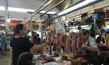 Thịt và rau củ tại TPHCM đua nhau tăng giá