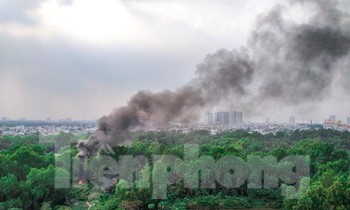 Hàng chục hộ dân bị 'đầu độc' khói đốt rác suốt nhiều năm
