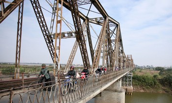 Cầu Long Biên-chứng tích lịch sử hơn một thế kỷ qua. Ảnh: như ý