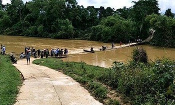  Chiếc cầu tràn qua xóm Hưng Yên, Lộc Yên, nơi ba mẹ con chị Sâm bị nước lũ cuốn trôi.