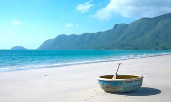Bãi biển nào ở Quảng Ninh được mệnh danh 'trữ tình nhất Việt Nam'?