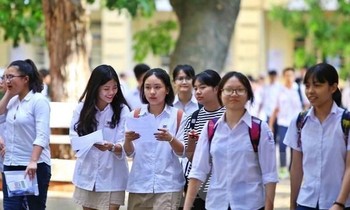 Bộ GD&ĐT đề xuất miễn học phí THCS: Chẳng đáng là bao so với các khoản thu khác?