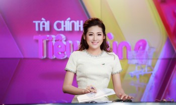 Á hậu Tú Anh trong ngày đầu dẫn chương trình trên VTV