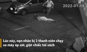 Kinh hoàng cảnh người phụ nữ ở TPHCM bị cướp kéo ngã bất tỉnh