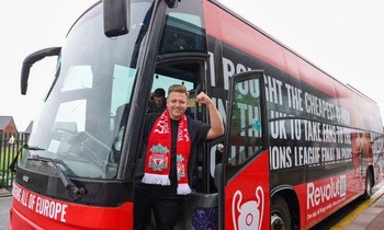 NHM Liverpool tổ chức xe tình thương đi xem chung kết Champions League, giá chỉ bằng tô phở