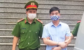 Gian lận điểm thi ở Hòa Bình, cựu Trưởng phòng An ninh nhận 6 năm tù