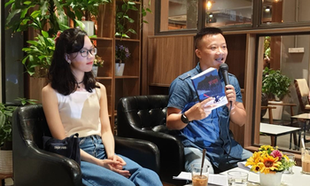 Nhà phê bình Mai Anh Tuấn và nhà văn Hiền Trang trong buổi tọa đàm