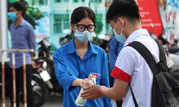 Gần 2 nghìn học sinh Quảng Ninh chuyển sang học trực tuyến vì phát hiện ca F0