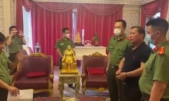 Cựu Chủ tịch UBND TP Hạ Long nói gì khi bị bắt, khám xét?