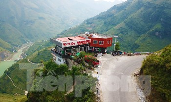 Tận thấy công trình trái phép trên đỉnh đèo Mã Pì Lèng