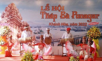 Hàng chục nghìn du khách dự Lễ hội Tháp bà Ponagar - Di sản văn hóa phi vật thể quốc gia