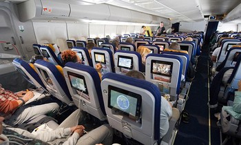 Người Anh ghét nhất bị đá vào ghế trên máy bay