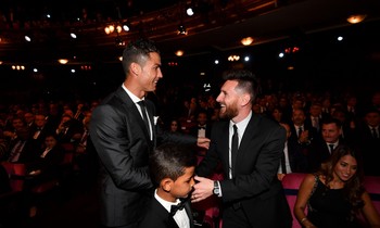 Ronaldo, Messi tiếp tục đua giải The Best của FIFA
