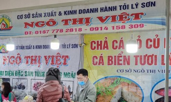 Đặc sản ba miền đổ về Hà Nội bán Tết