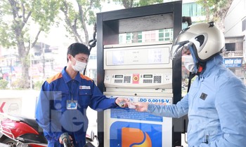 Xăng dầu đồng loạt tăng mạnh lên cao nhất từ trước đến nay, RON 95 tiến sát mốc 30.000 đồng/lít