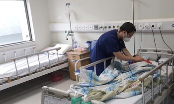 Chăm sóc bệnh nhi mắc COVID-19 tại Bệnh viện Nhi T.Ư