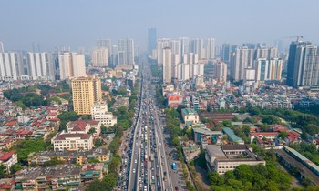 Hà Nội ngày càng quá tải về hạ tầng. Trong ảnh: Đường vành đai 3 trên cao hướng về Mỹ Đình – Cầu Giấy. Ảnh: Như Ý