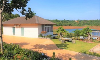 Một căn nhà được cho là dựng trái phép trên đất lòng hồ thủy điện