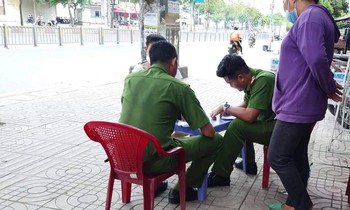 Người đàn ông nghi 'ngáo đá' đâm liên tiếp 3 người đi đường tại TPHCM